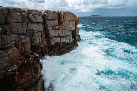 The Cliff and the Cleft. A Short Story of 200 Words.